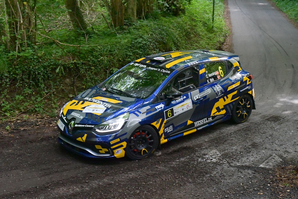 Feltets hurtigste bil med 2-hjulstræk med Casper Venning og Kristian Birk Hansen i Renault Clio R3T på vej mod en samlet femteplads.
(Foto: Morten Dam)